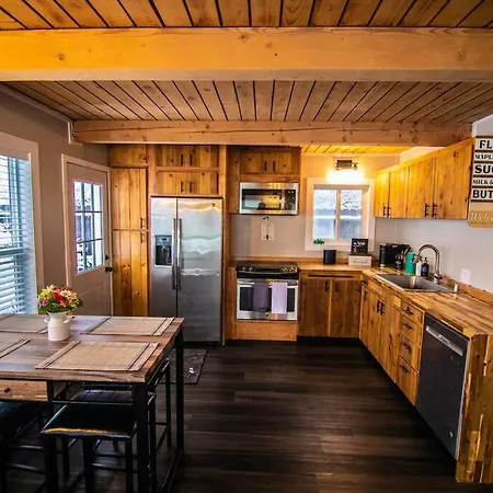 Cozy 3B With Yard 2 Min To Downtown Apartment